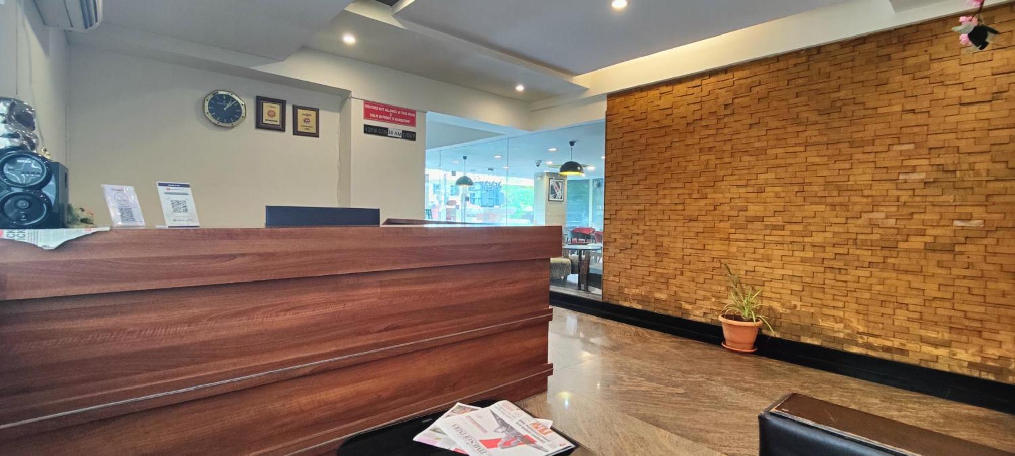 Hotel Krrish Inn - Ameerpet, Haydarabad Dış mekan fotoğraf